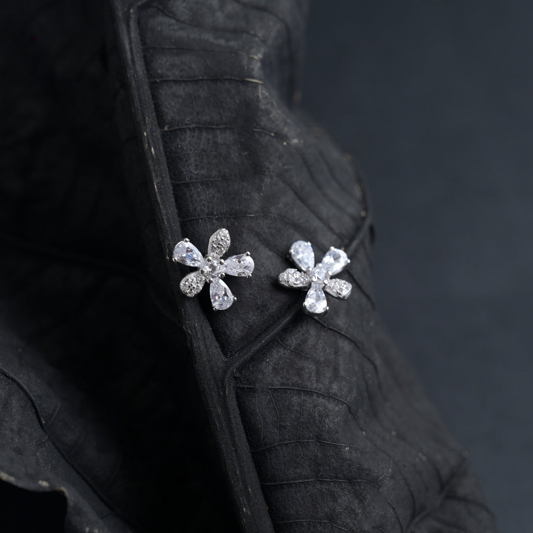 Silver Daisy Dreams Earrings image 2