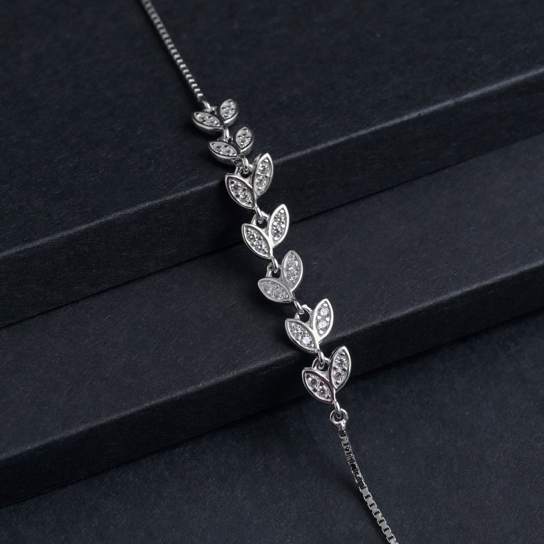 Silver Leaflet Loop Bracelet image 0